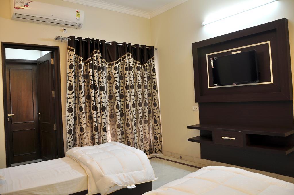 Mohini Home Stay Агра Екстер'єр фото